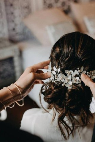 Tocados para Novias 2026: Tendencias Artesanales que Marcan la Diferencia