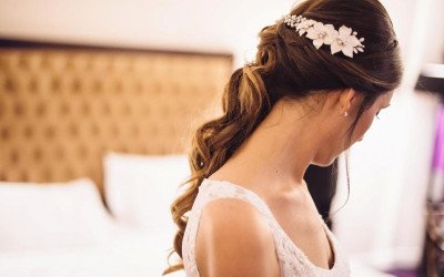 Tocado Antonella: Flores Vintage para Novias y Eventos | Trihada
