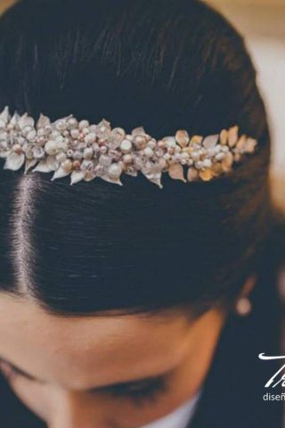 Tocado Princesa XV : Elegancia Artesanal para Tu Fiesta de 15 Años