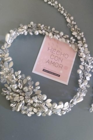 Apliques y Fajas para Novias: Transforma tu Vestido Nupcial con Diseño Personalizado