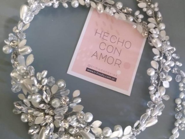 Apliques y Fajas para Novias: Transforma tu Vestido Nupcial con Diseño Personalizado