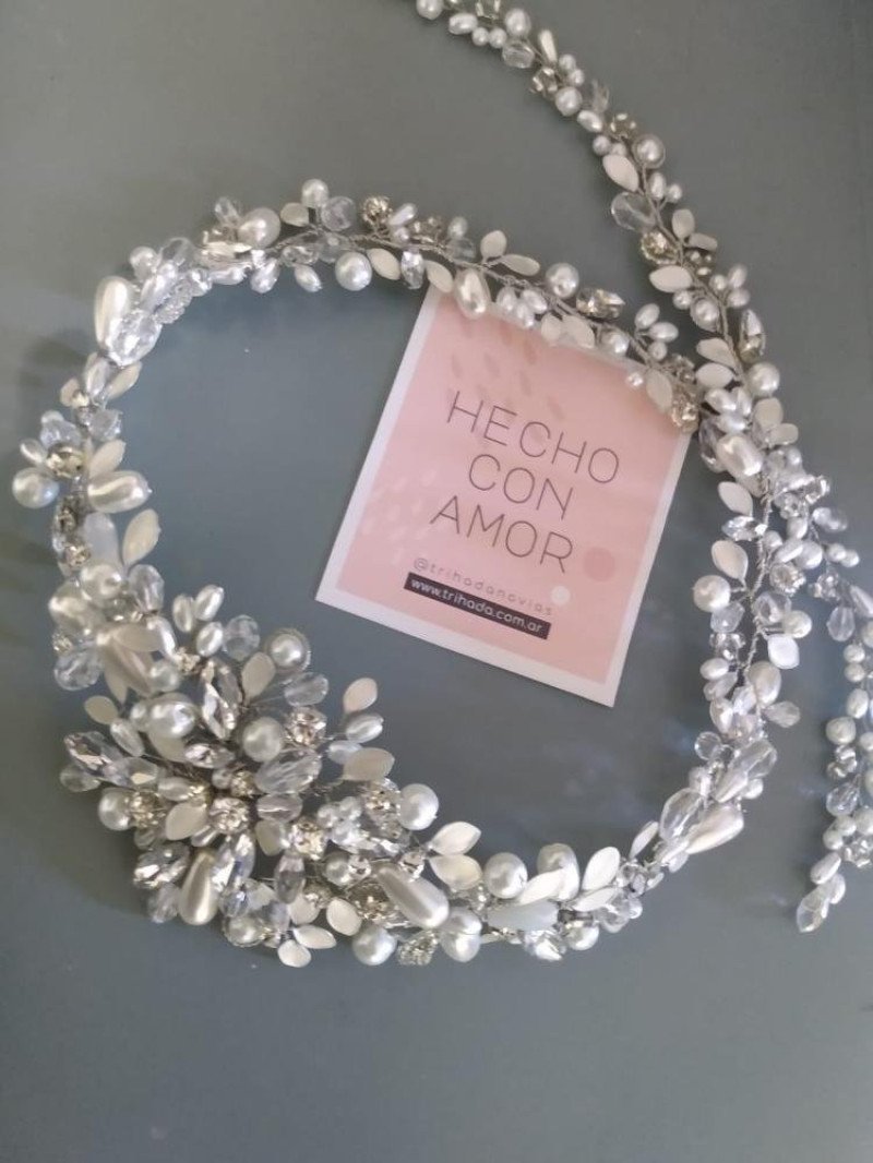 Apliques y Fajas para Novias: Transforma tu Vestido Nupcial con Diseño Personalizado